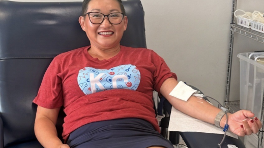 MO State Representative Visits CBC to Support Blood Donation